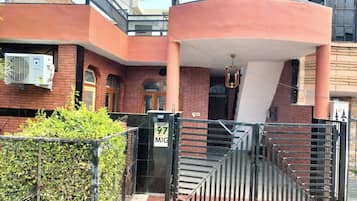 Apartment, 2 Bedrooms, Accessible, Smoking | Exterior