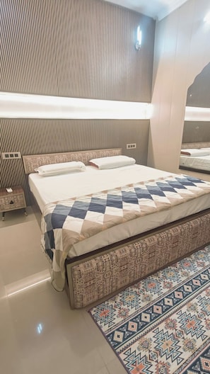 Apartment, 2 Bedrooms, Accessible, Smoking | 2 bedrooms