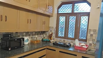 Apartment, 2 Bedrooms, Accessible, Smoking | Interior