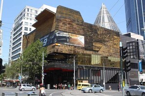 Point of interest - Pet-Friendly, Modern 2BR Apt, Walk to Central (Melbourne)