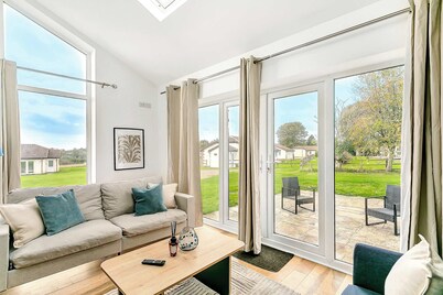 Bright & Modern 2BED Holiday Chalet nr Sidmouth