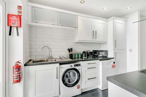 Private kitchen - Bright & Modern 2 Bed Holiday Chalet nr Sidmouth (Sidmouth)