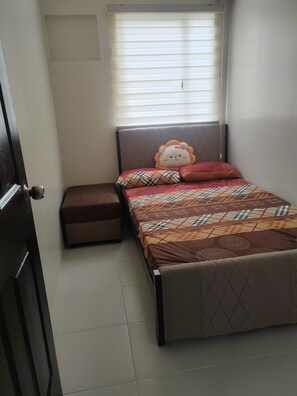 Room, 2 Bedrooms, Accessible, Smoking - Room-mountain City Condo Room for Rent i (Quezon City)