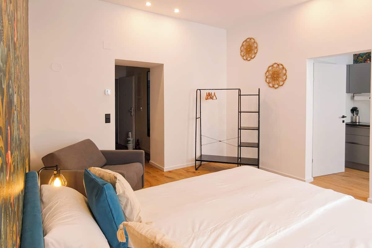 Comfort Apartment | Individually decorated, individually furnished, free cribs/infant beds