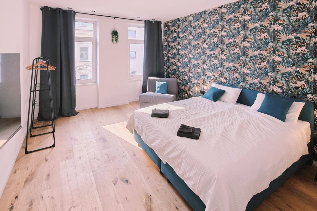 Comfort Apartment | Individually decorated, individually furnished, free cribs/infant beds