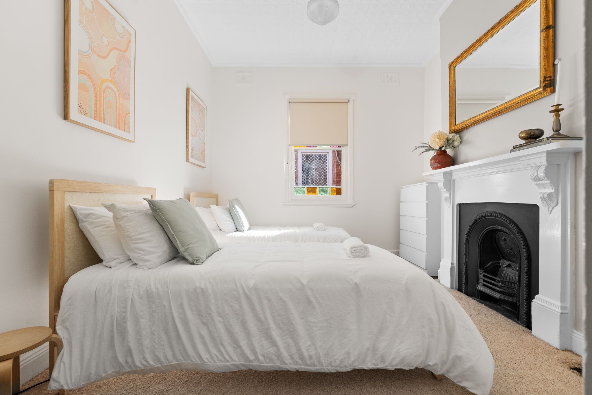 3 عدّة غرف نوم ومكواة/لوح كي وواي فاي وملاءات أسرّة