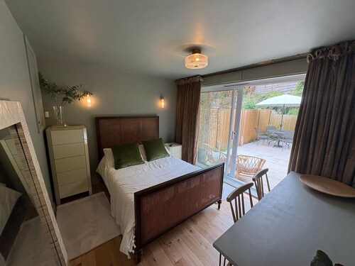 The Warwick Room, a charming small studio perfect for a single person or couple.