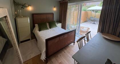 The Warwick Room, a charming small studio perfect for a single person or couple.