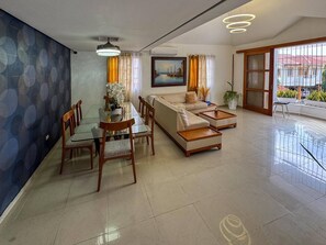 Apartamento, 3 habitaciones, fumadores, vistas a la ciudad | Interior