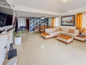Living area - Stylish La Romana Apartment With 2-way Air Con & Covered Parking (La Romana)