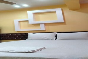 Deluxe Room - Hotel Shrinivas Residency (Margao)