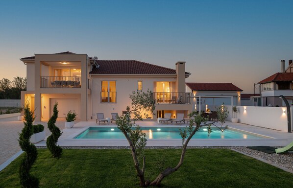 House, Smoking | 4 bedrooms