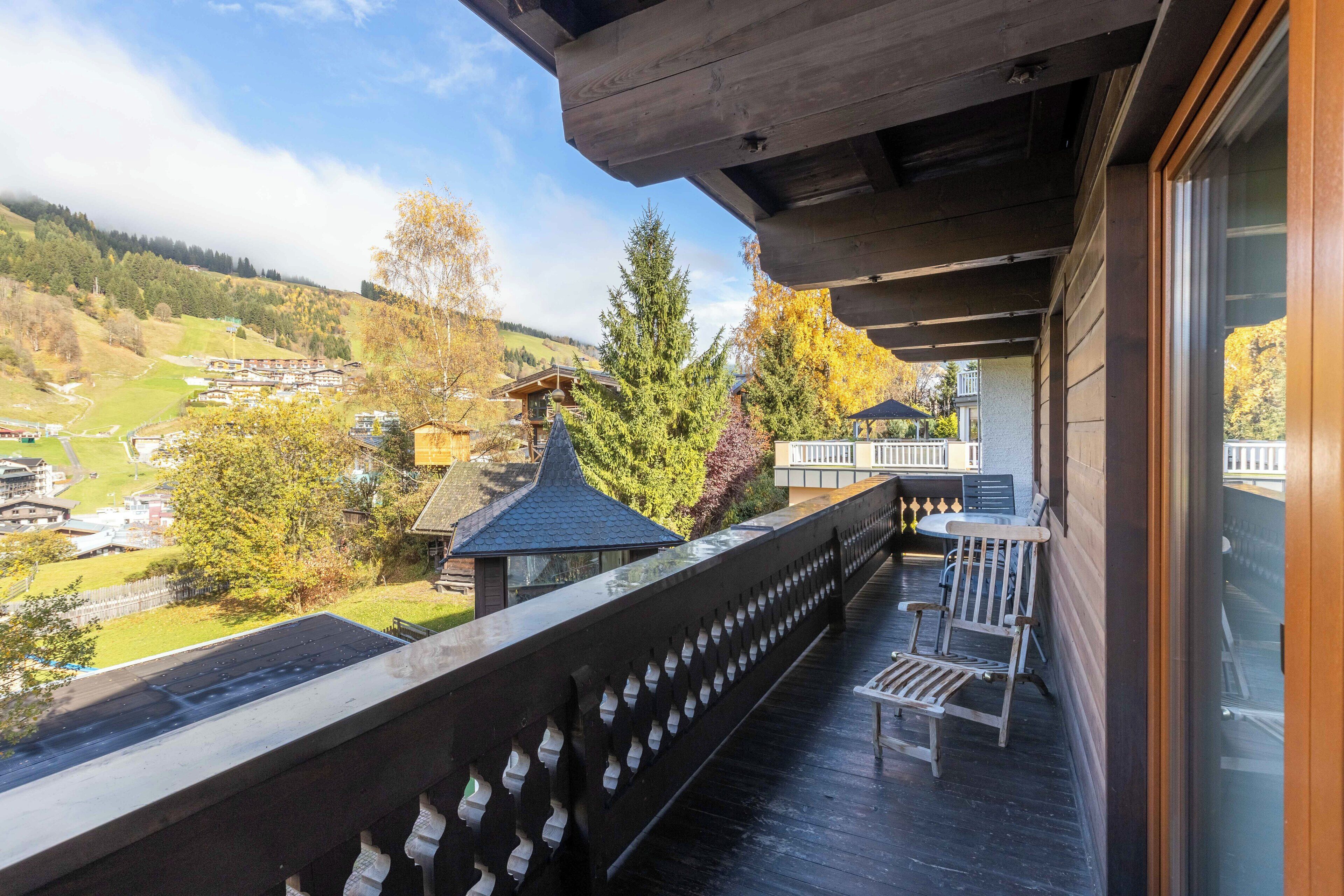 Apartamento família, sacada, vista para a montanha | Sacada