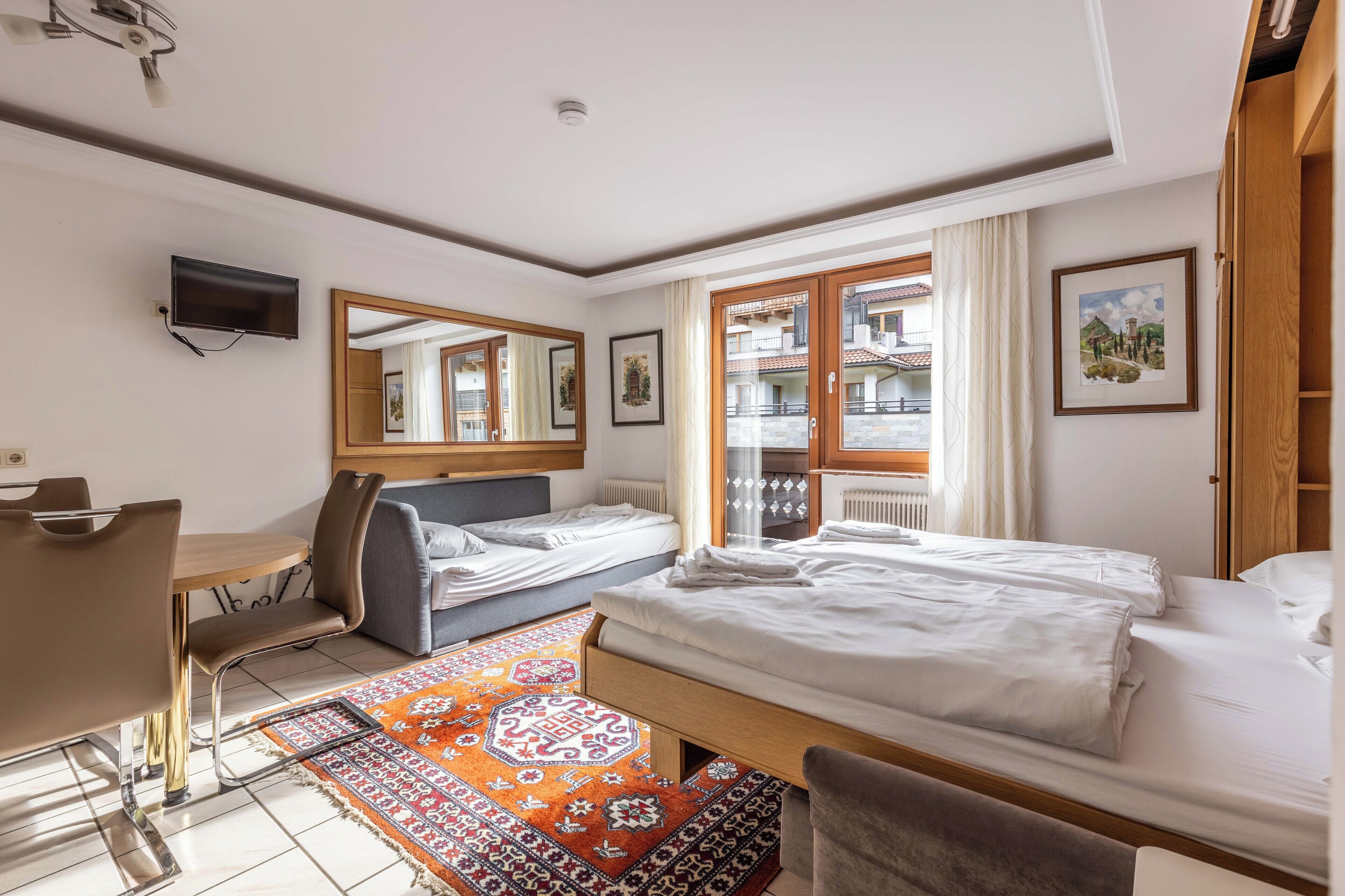 經典開放式客房, 露台, 山景 | 書桌、手提電腦工作空間、遮光窗簾/窗簾、隔音