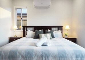 5 habitaciones, tabla de planchar con plancha, internet y ropa de cama 