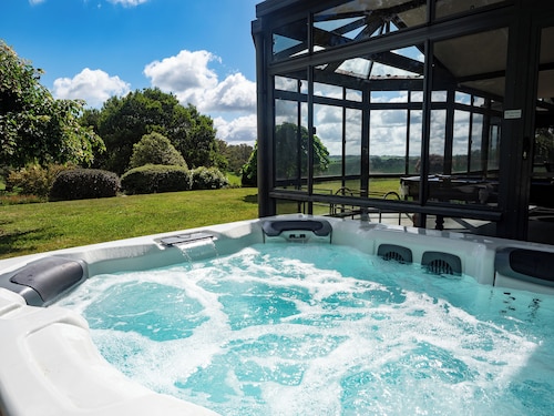 Secluded home surrounded by national parks, featuring luxurious spa and sauna