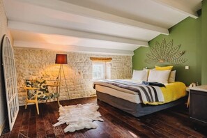 3 chambres, fer et planche à repasser, Wi-Fi, draps fournis
