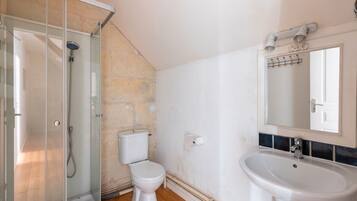 Douche, serviettes fournies