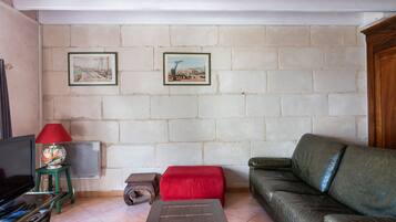 Télévision, table de tennis de table