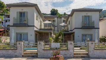 House | 18 bedrooms