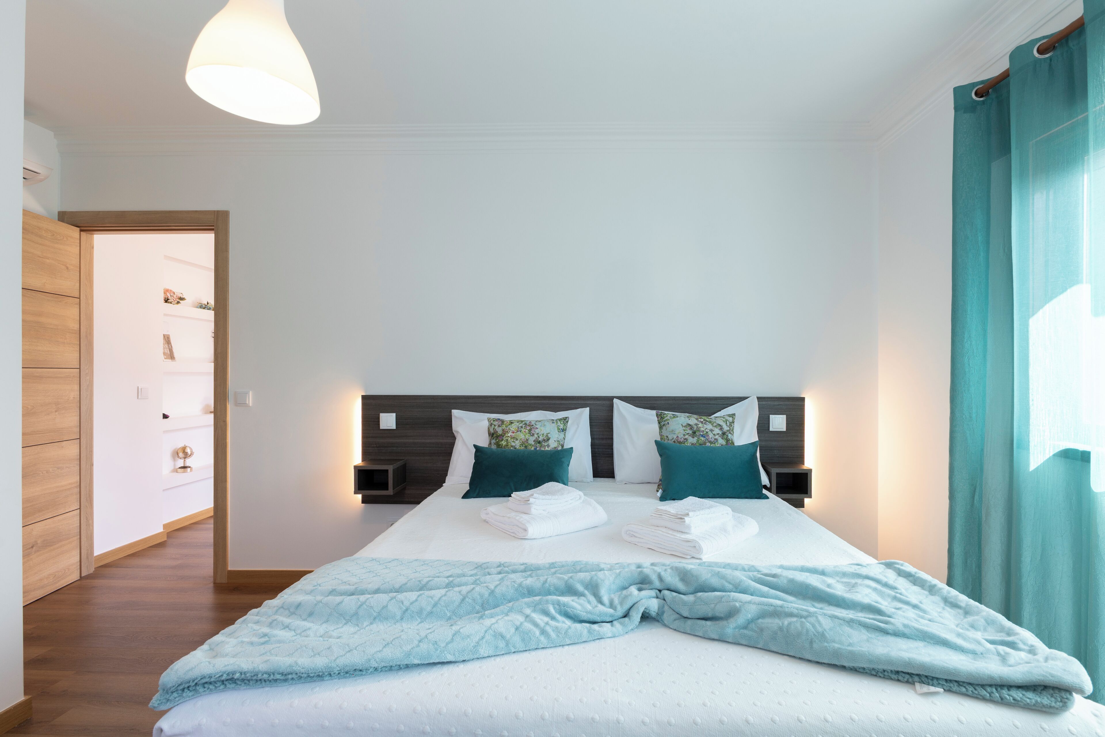 Limiano | Baño | Secadora de cabello, toallas, jabón, shampoo 