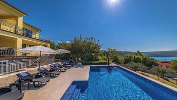 Nhà dành cho gia đình, nhiều phòng ngủ (Seaview Pool House Mytilus) | Hồ bơi