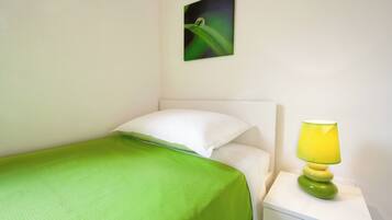 4 bedrooms, iron/ironing board, free WiFi, bed sheets