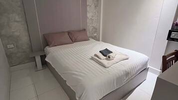 Comfort Double or Twin Room | In-room safe, laptop workspace, free WiFi