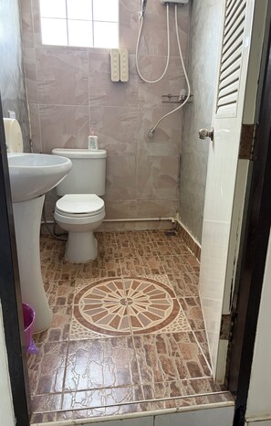 Free toiletries, hair dryer, towels, soap - SET INN Restaurant & Bar (Karon)