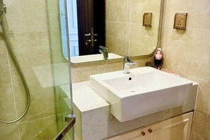 Bathroom - X-Stay Luxe (Haiphong)