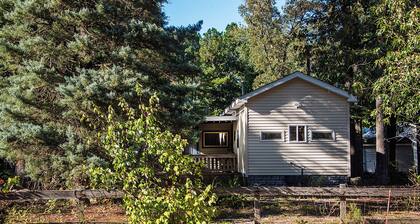 Beach Haven Hideaway - 10 miles to the beach