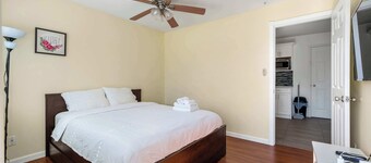 Vancouver Cozy 2-Bedroom Suite with Private Access