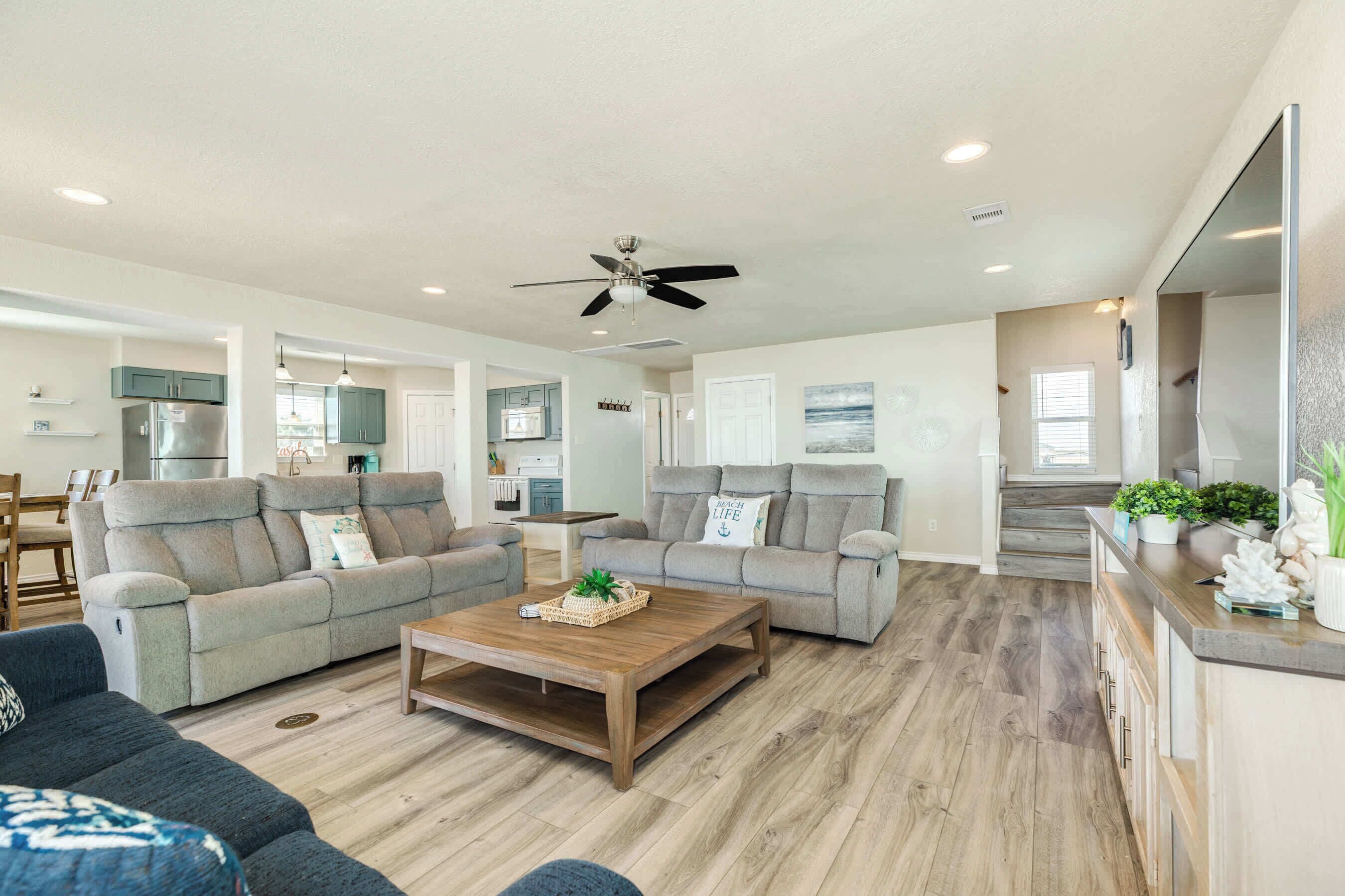 Televisión y oficina 