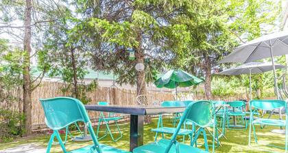 Lovely 4BR Apt with Garden near Danube