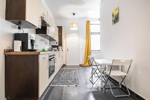 Appartement | Cuisine privée | Micro-ondes, four, plaque de cuisson