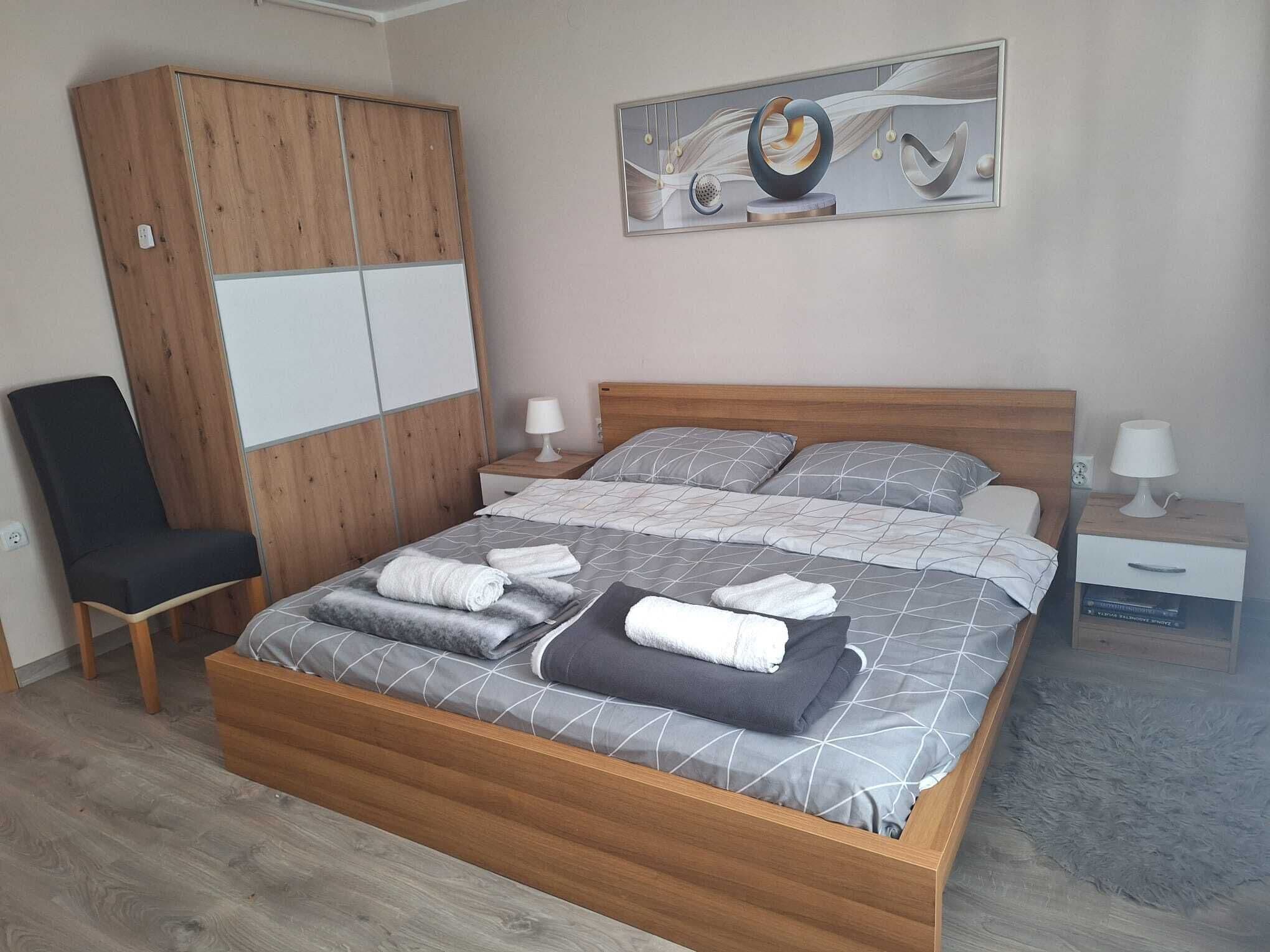 2 bedrooms, desk, iron/ironing board, WiFi (free)