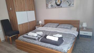 2 bedrooms, desk, iron/ironing board, WiFi (free)