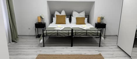 3 makuuhuonetta, silitysrauta/-lauta, Wi-Fi, vuodevaatteet