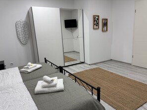 3 bedrooms, iron/ironing board, WiFi, bed sheets