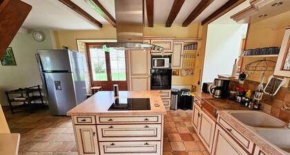 Gßte Tourangelle avec Piscine Intérieure, Wifi, Jardin