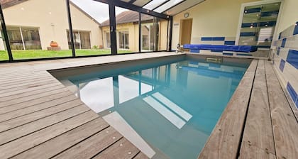 Gîte Tourangelle avec Piscine Intérieure, Wifi, Jardin