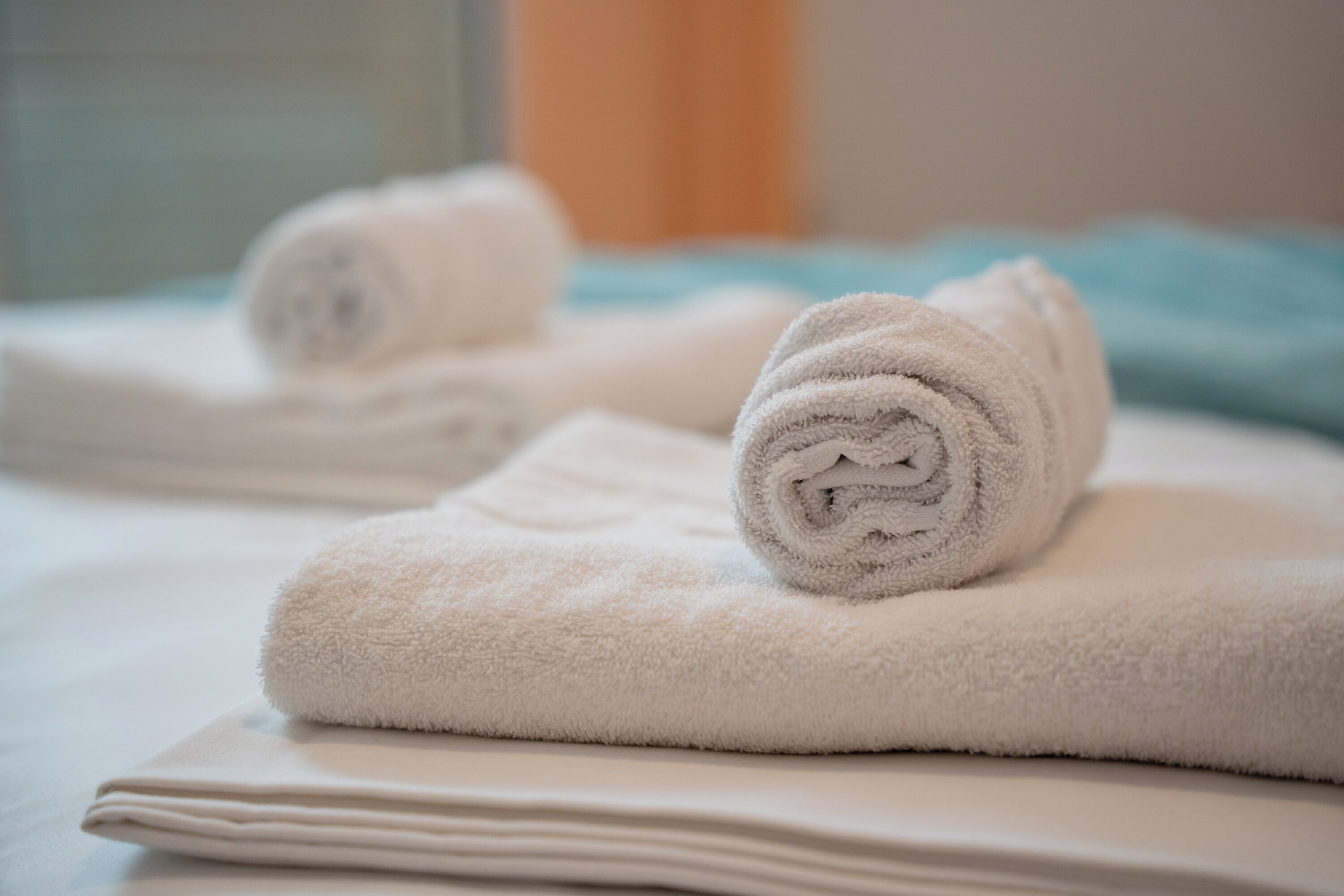 Dusj, hårføner, håndklær og toalettpapir