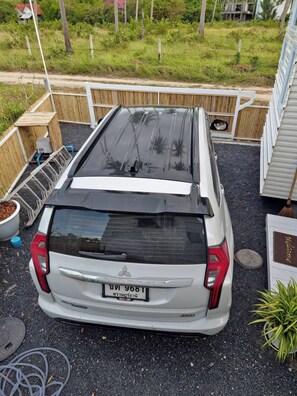 Villa, 6 soverom, røyk | Parkering | Ubetjent parkering (inkludert)