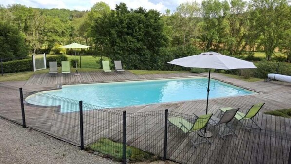 Outdoor pool - Gîtes Le Pech (Sainte-Foy-de-Longas)