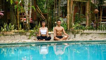 Outdoor pool, pool umbrellas, sun loungers