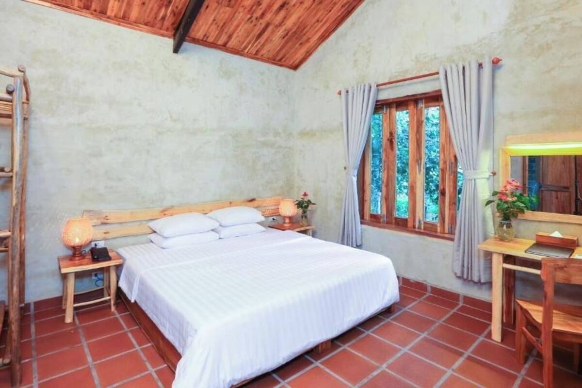 Superior Bungalow, Balcony, Courtyard View | Iron/ironing board