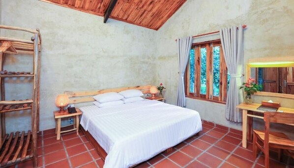 Superior Bungalow, Balcony, Courtyard View | Iron/ironing board
