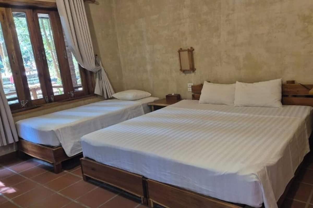 Triple Room, Balcony, Courtyard View | Iron/ironing board