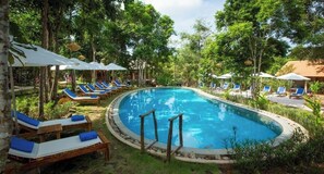 Outdoor pool, pool umbrellas, sun loungers