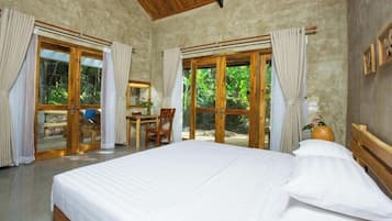 Deluxe Bungalow, Balcony, Courtyard View | Iron/ironing board